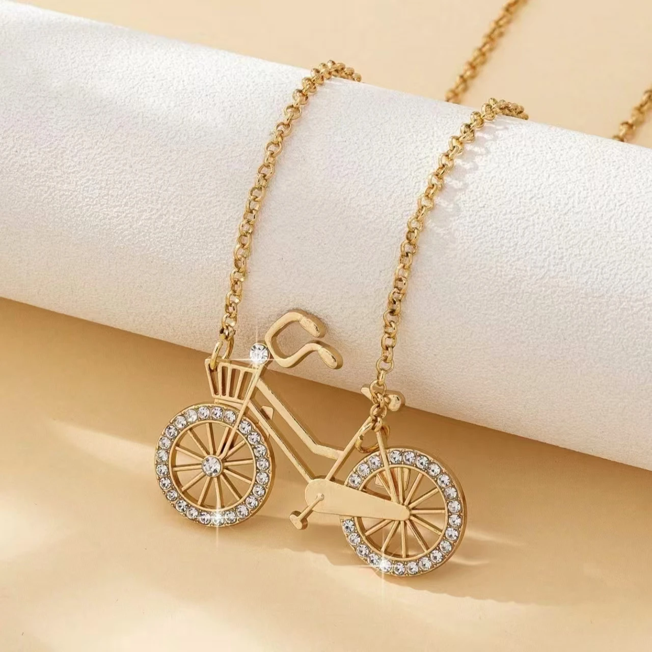 AliExpress NONE A Trendy Bicycle Pendant Necklace for Women, Featuring a Retro, Casual, Fashionable, and Versatile Design