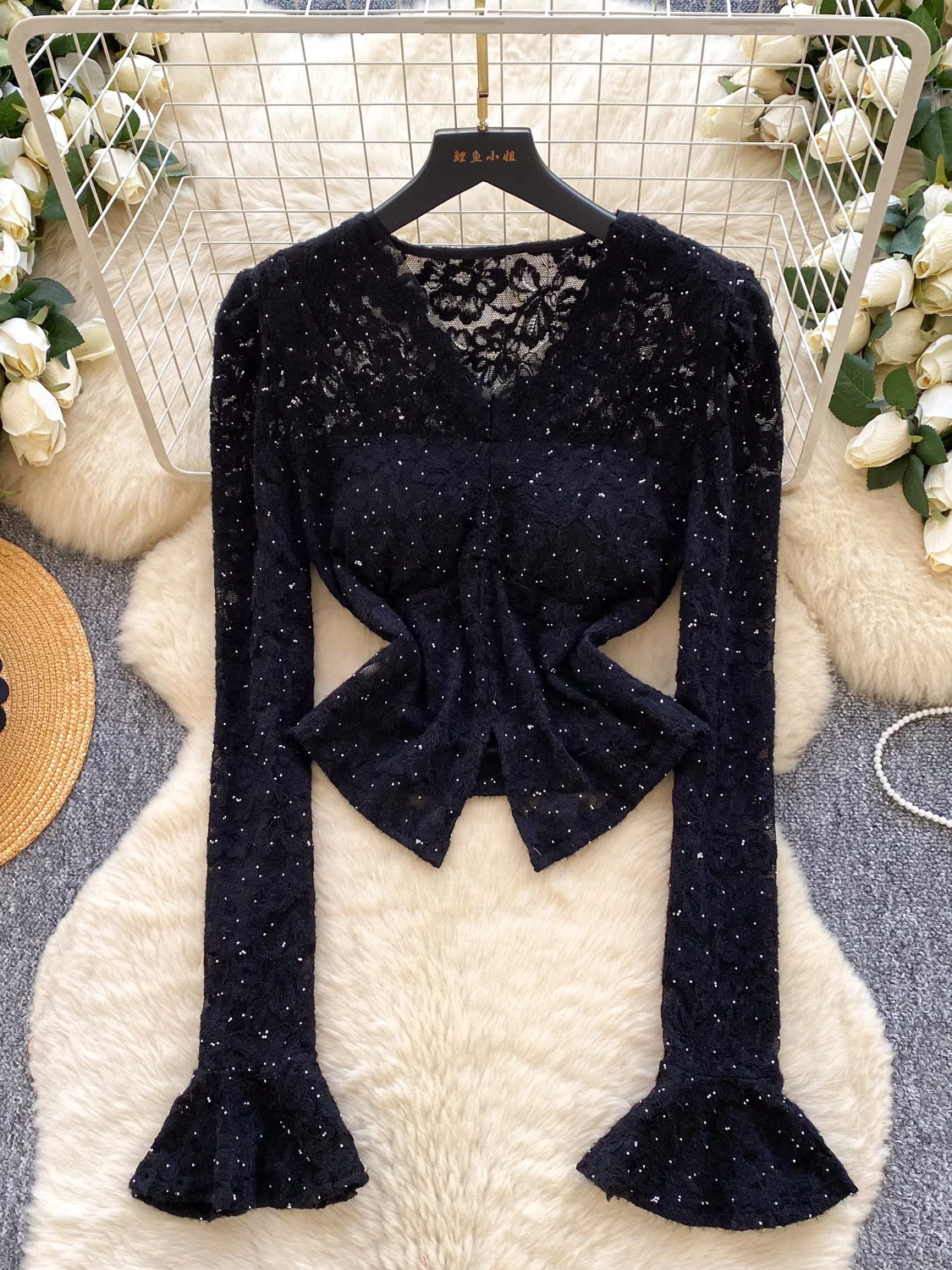 Retro V-ne Bell Sve Lace irt Women's Slimming Ele Top Korean Sle Commute Faion Small Diamond Long Sve irt