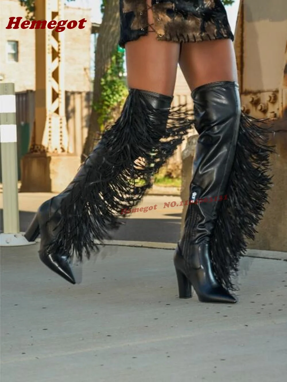 Sepatu Boots Tinggi Selutut Model Chunky Heels dengan Rumbai Hitam, Ujung Runcing, Rumbai di Atas Lutut, Ritsleting Samping, Elastis, untuk Pesta dan Peragaan Busana