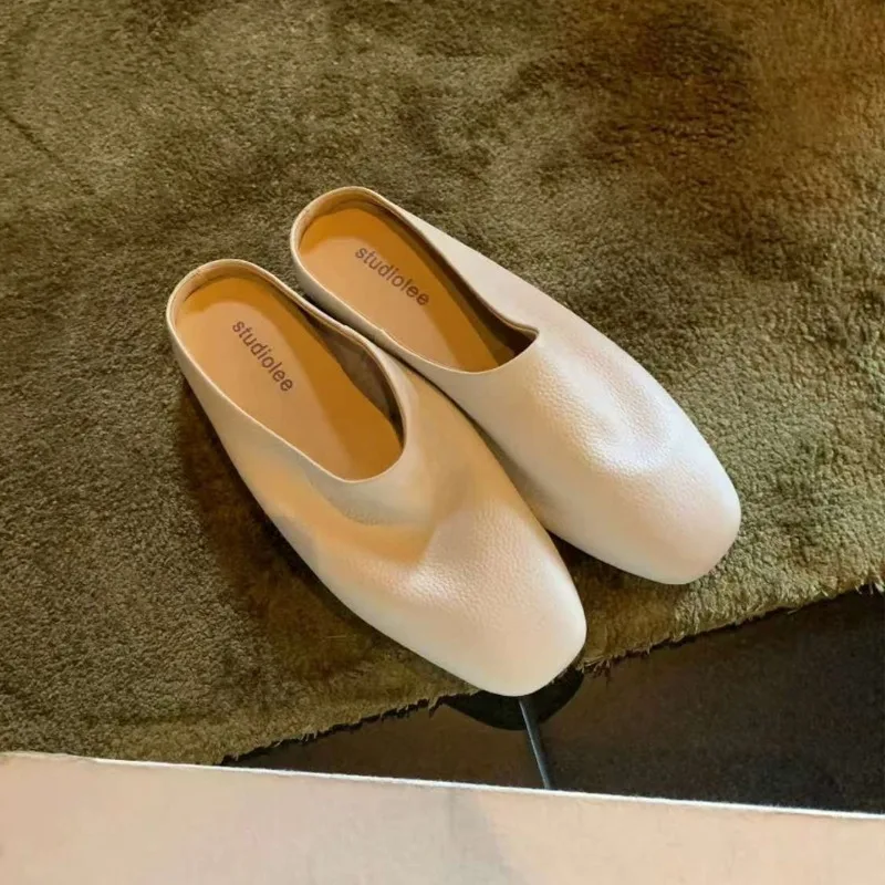 

2026 New Women's Shoes Luxury Genuine Leather Müller Slippers for Woman Fashion Baotou Casual Shoes Designer Shoes Zapatos Mujer
