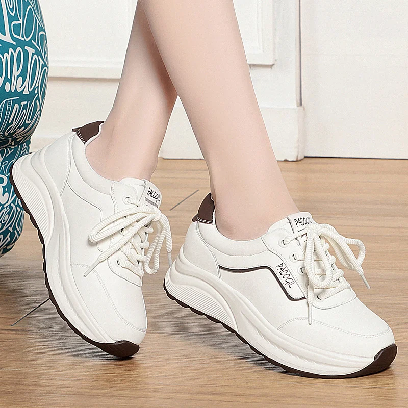 Femmes printemps automne nouveau minimaliste et polyvalent léger semelle souple décontracté plat blanc chaussures confortable mère chaussures de sport