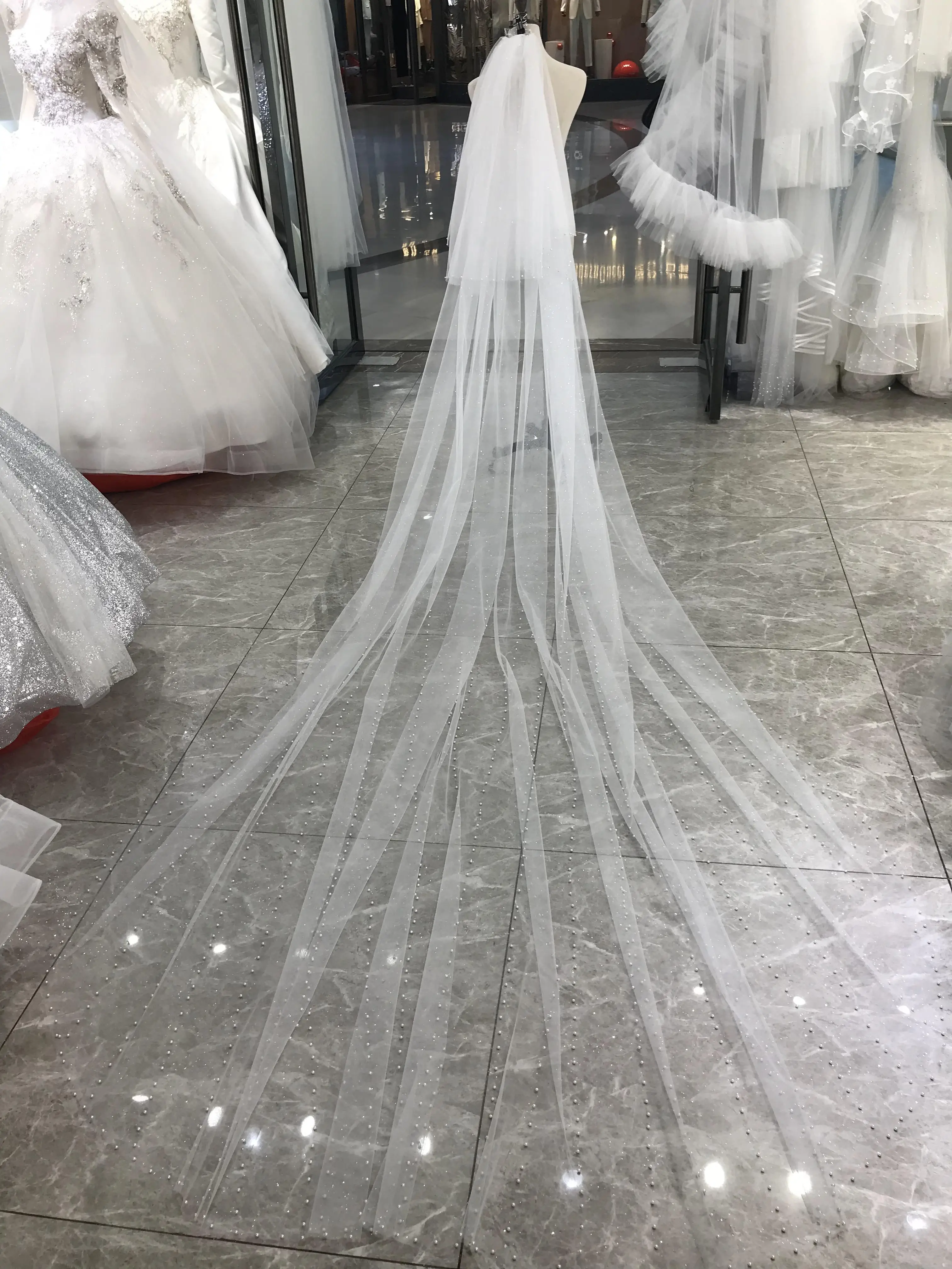 Kisswhite op maat gemaakte 3x3,5 meter  nostracio JavaScript één laag vestidos novias boda glitters glitter parels lange bruidssluiers