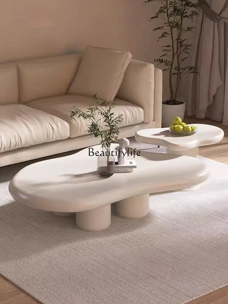 Nordischer cremefarbener Couch tisch Wohnzimmer nach Hause kreativer, speziell geformter High-End-Beistell tisch