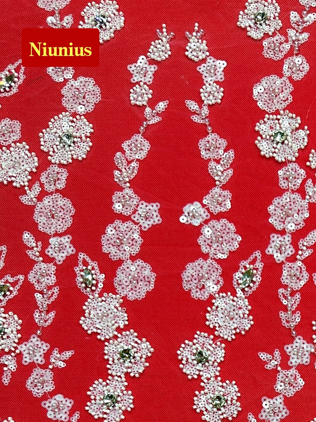 

Элегантная белая тюлевая кружевная ткань 2026 года с крупными камнями и бисером – высокое качество для свадебных и вечерних платьев NN7918_R