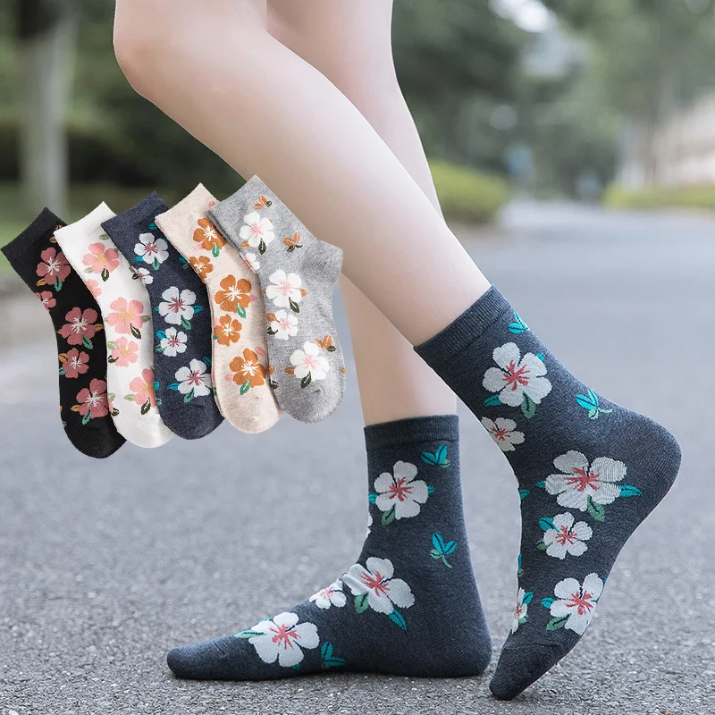 1/5 pairs Women's fashion versatile mid tube socks spring autumn breathable sweet flower socks casual comfortable women's socks