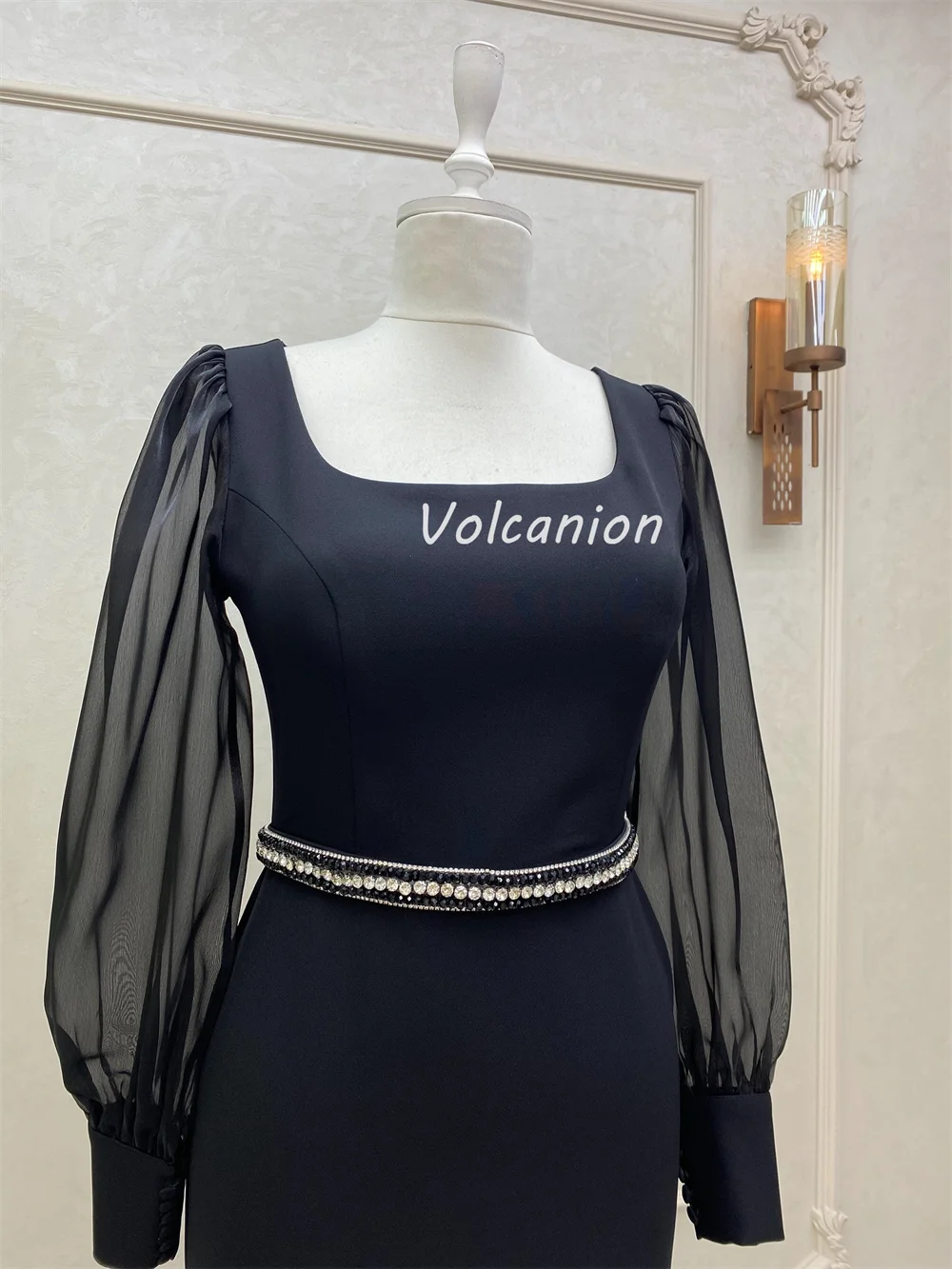 Gaun Panjang Teh Leher Persegi Lurus Kancing Manik-manik Berlian Imitasi Jersey Berkilau Kasual Kustom Gaun Acara Pesanan Khusus Seksi