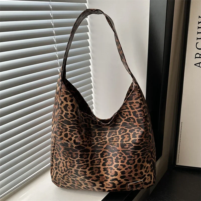 Large Capacity Versatile Shoulder Handbag Commuter Fashion Textured Tote Bag