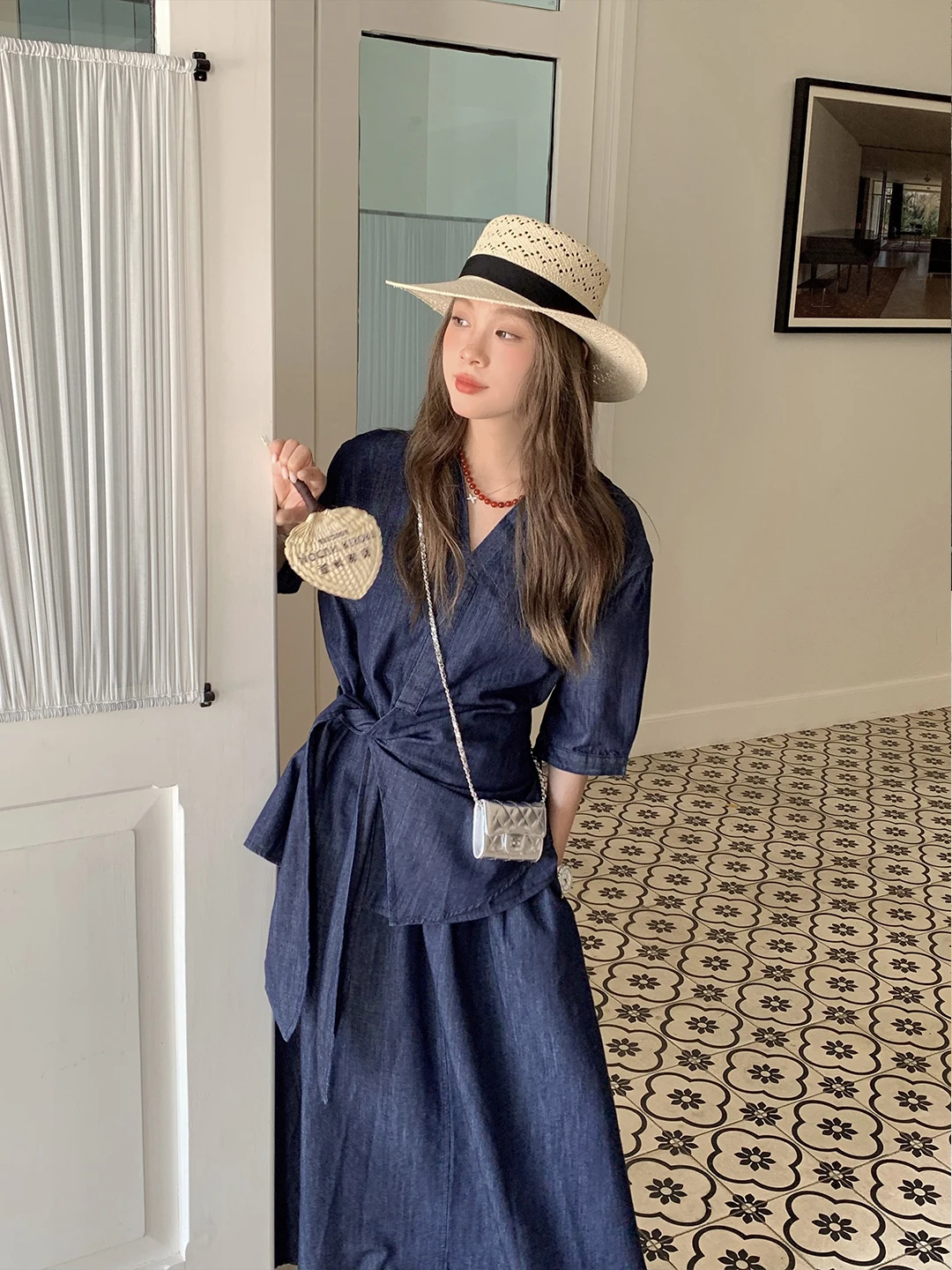 

Дизайнерский комплект из джинсовой ткани Deep Blue ort Sve: топ и юбка, летняя новинка 2025 года, женский, в стиле Spicy Kimchi