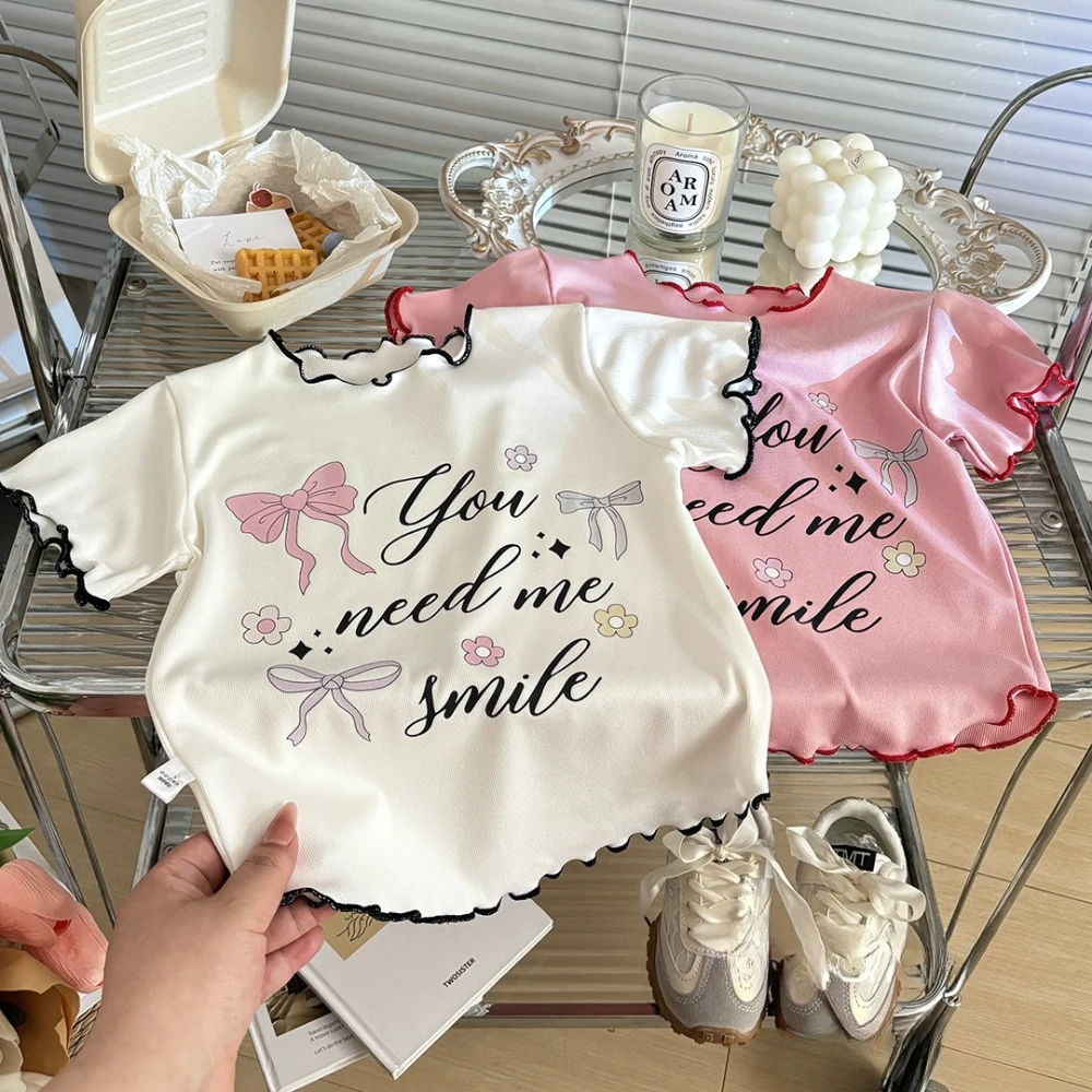 

Лето 2025 г., детская повседневная футболка с круглым вырезом и рюшами, короткими рукавами, милая футболка с бантом и надписью для девочек, тонкий топ, корейская версия
