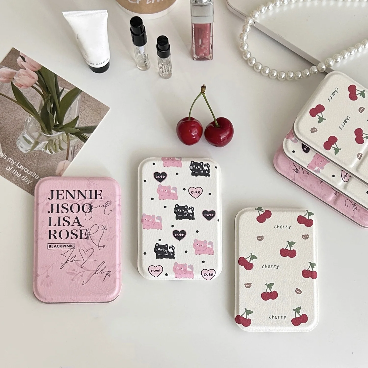 Klappbarer Schminkspiegel, tragbarer Mini-Spiegel, süßer Hand-Schminkspiegel, tragbarer Desktop-Schminkspiegel, ein Geschenk für Mädchen