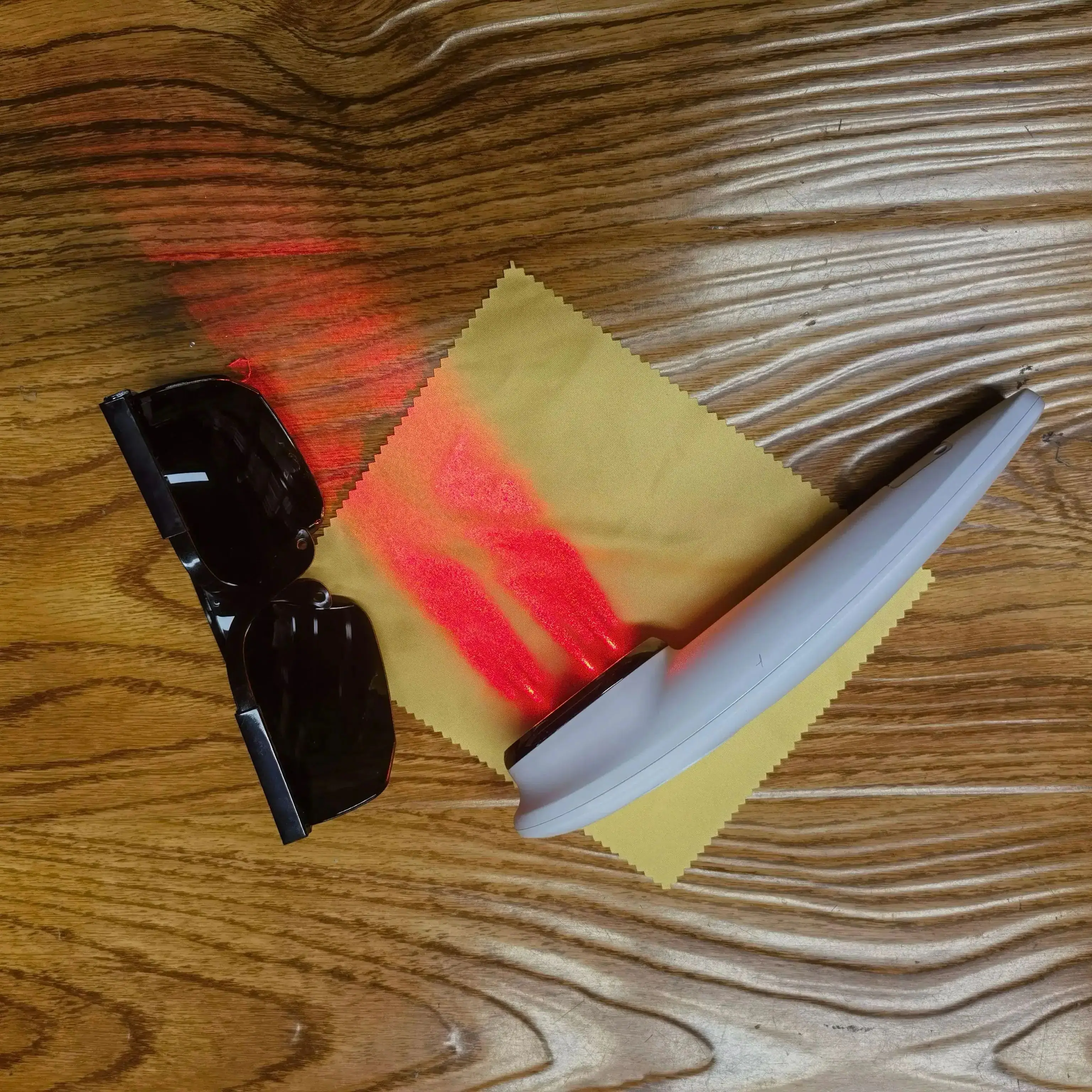 

Портативное устройство для светотерапии LLLT 650 нм 808 нм, комбинированное для облегчения боли в глубоких тканей от растяжения артрита и жесткости