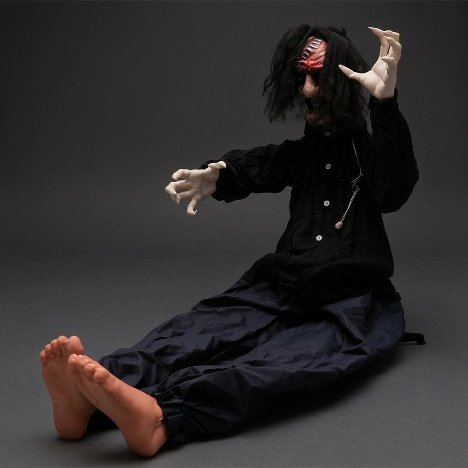 Rocking Zombie with Light-up Eyes Halloween Animatronic Decoration Animated Zombie Motion-Activated Figurine Spooky