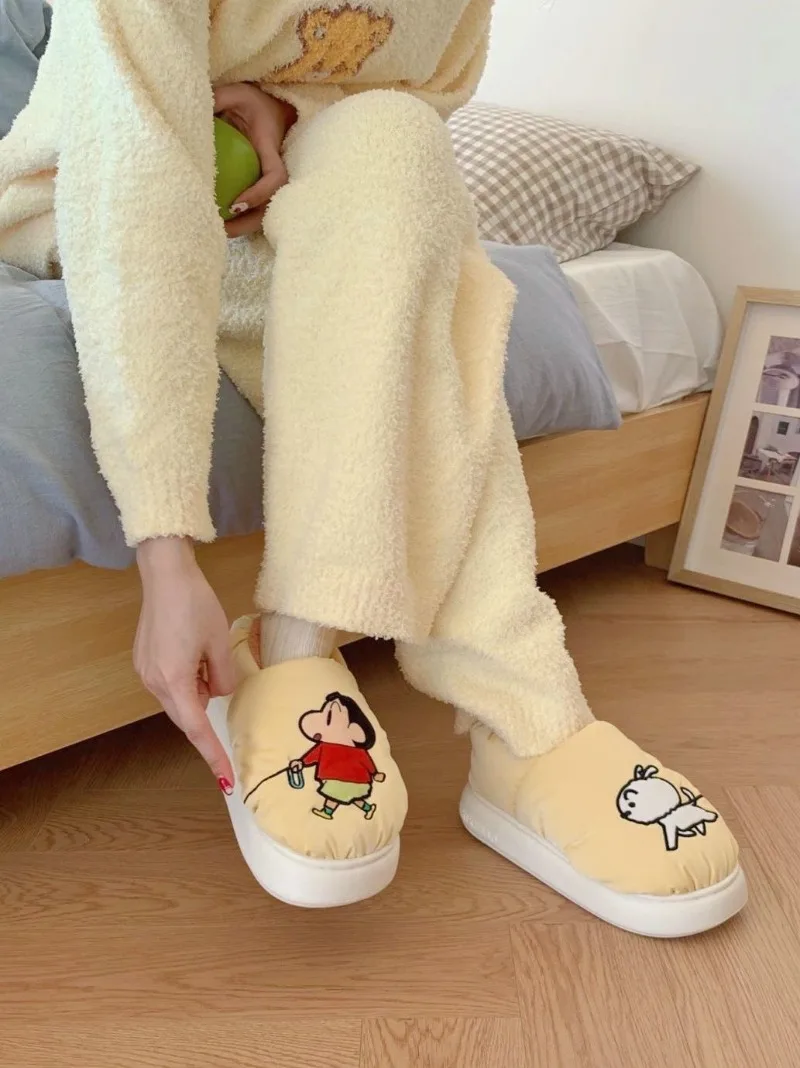 Pantoufles en coton de la série Shin-Chan Anime Crayon, chaussures de couple mignonnes, chaussures de maison confortables à l'offre elles souples, chaussures chaudes, automne, hiver