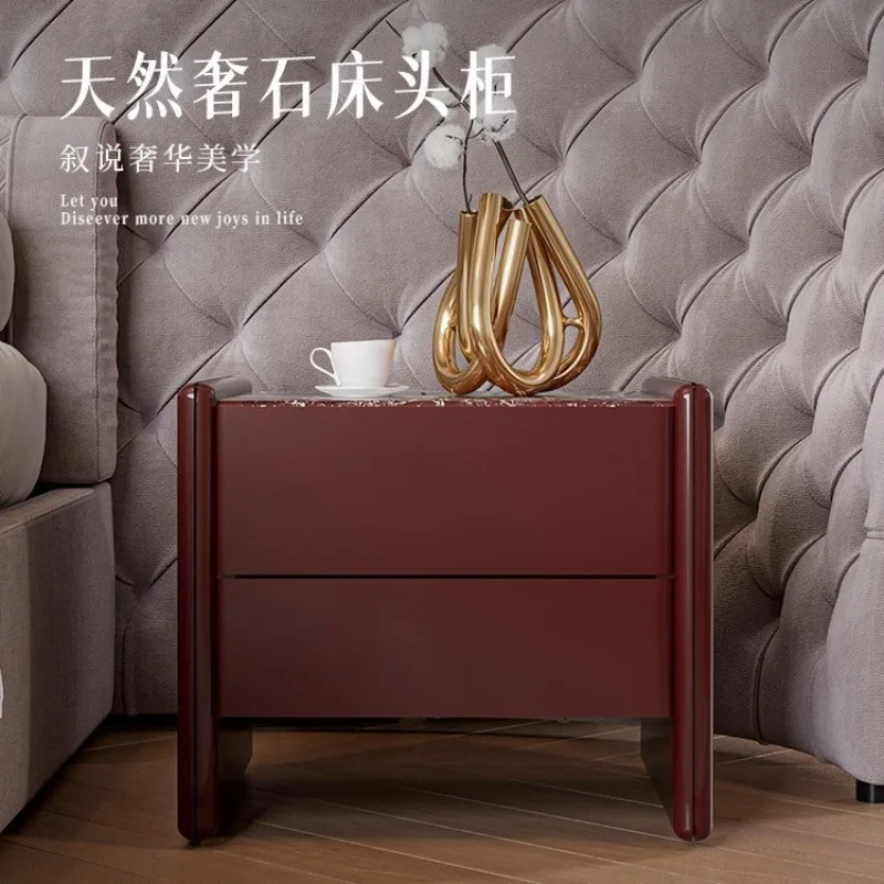 طاولة بجانب السرير مطلية إيطالية بسيطة من الخشب الصلب طاولة بجانب السرير لغرفة النوم الحديثة الراقية، مصممة على الصدر