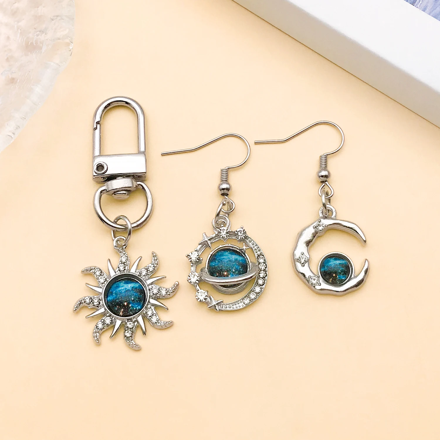 2/12 Stück Kristall-Planeten-Stern-Mond-Anhänger für Halsketten, Armbänder, Ohrringe, handgemachtes DIY-Schmuckzubehör – Detail 7