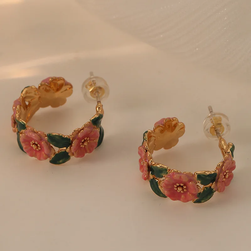 Vintage French Style Colorful Camellia Enamel Dripping Oil Open Hoop Earrings For Women Elegant Fashion Delicate Niche Retro Ear