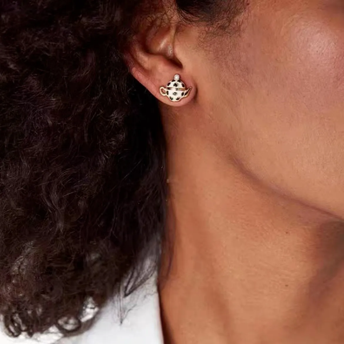 

New European and American ancient style fashion simple personality asymmetrical earrings