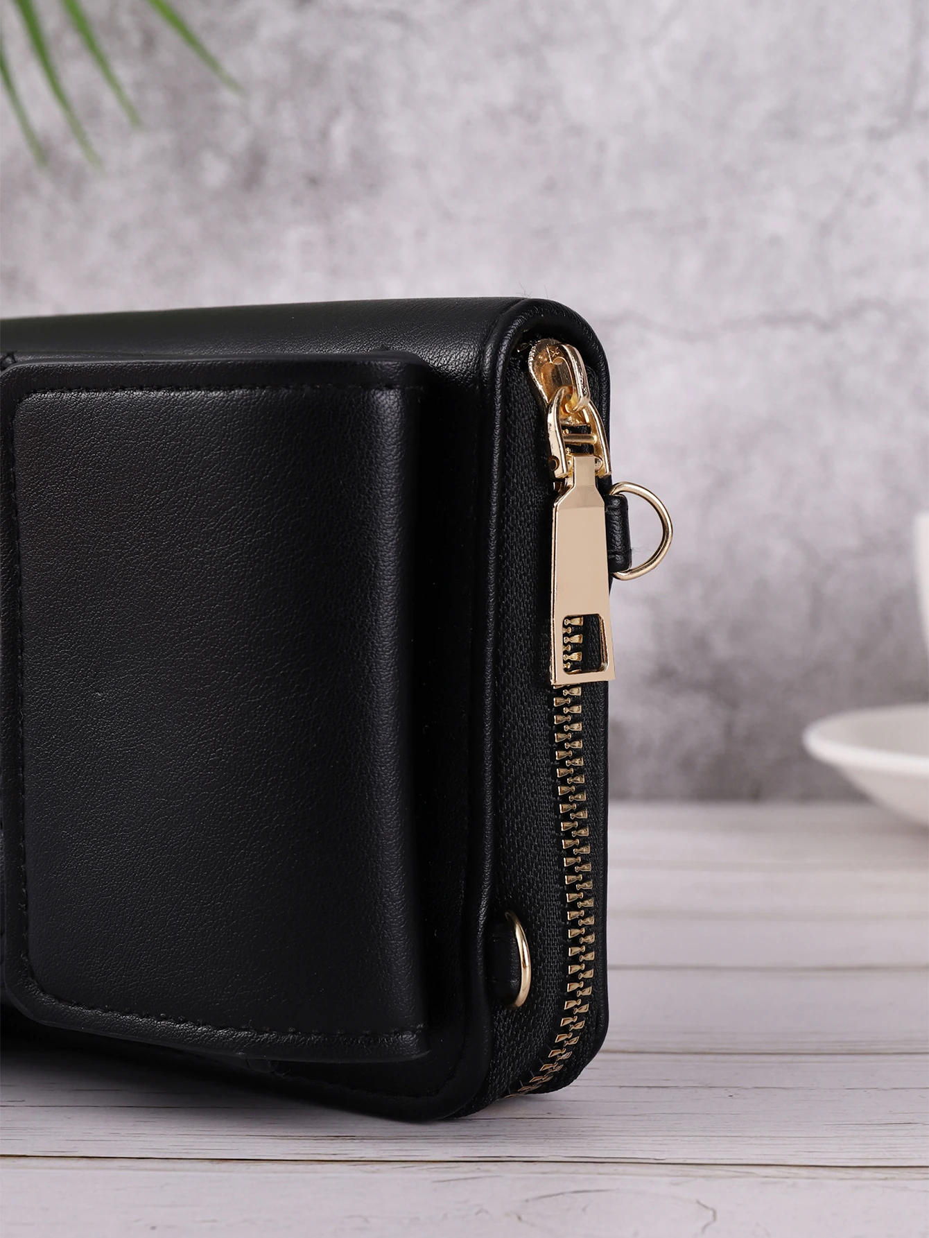 New fashion and versatile mobile phone bag, small fragrance wind lingge shoulder crossbody bag, women's versatile coin purse