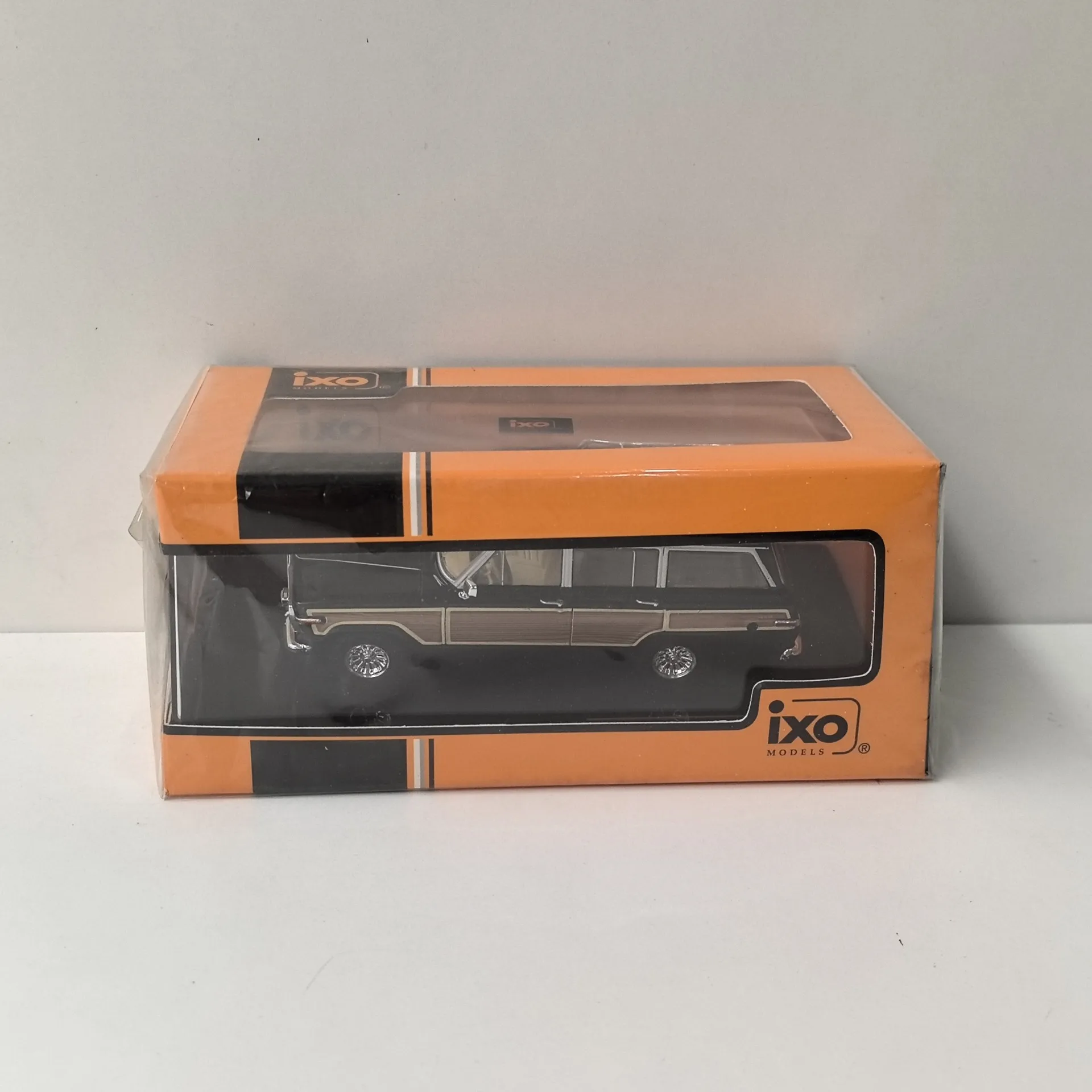 

Diecast IXO 1/43 Scale JEEP GRAND WAGONEER 4WD 1989 Jeep Alloy Car Model Collectible Toy Gift Souvenir Display Ornament