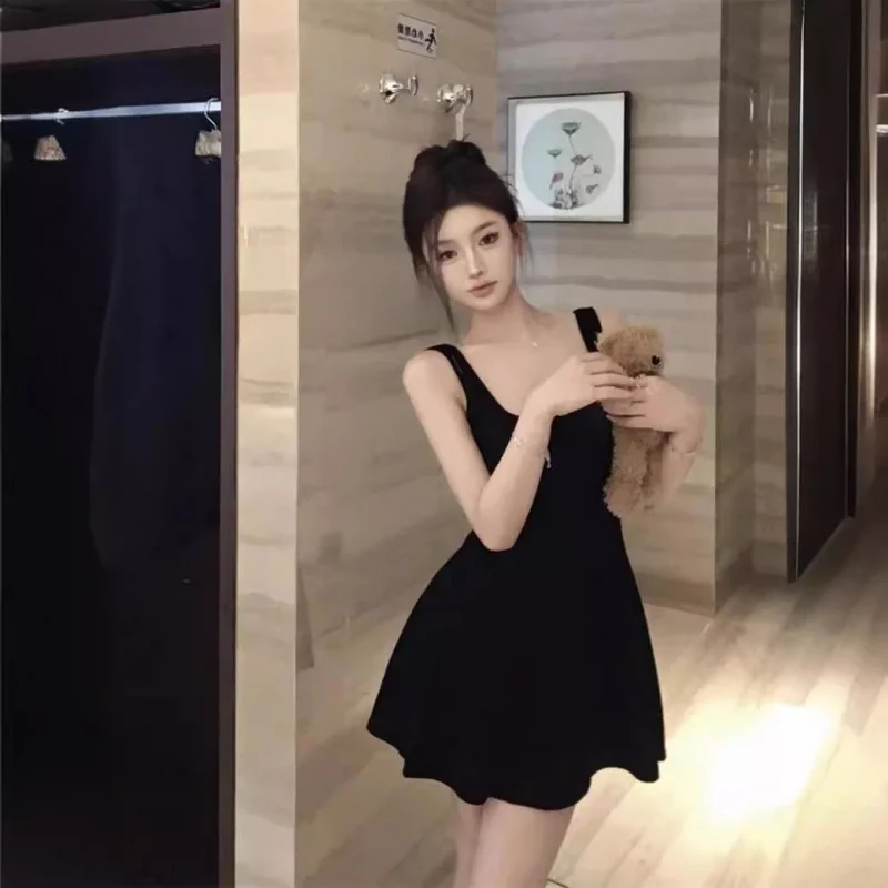 

Французское винтажное облегающее платье на бретелях с застежкой талии2024Летнее новое стильное платье Элегантное облегающее короткое платье