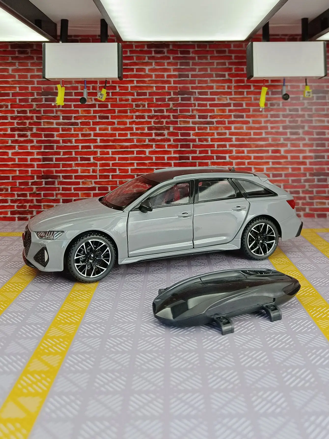 1:24 modelo de carro de liga de carro RS6, portas e capô do motor, porta-malas pode ser aberto, presente de carro de brinquedo com feedback de som e luz para crianças