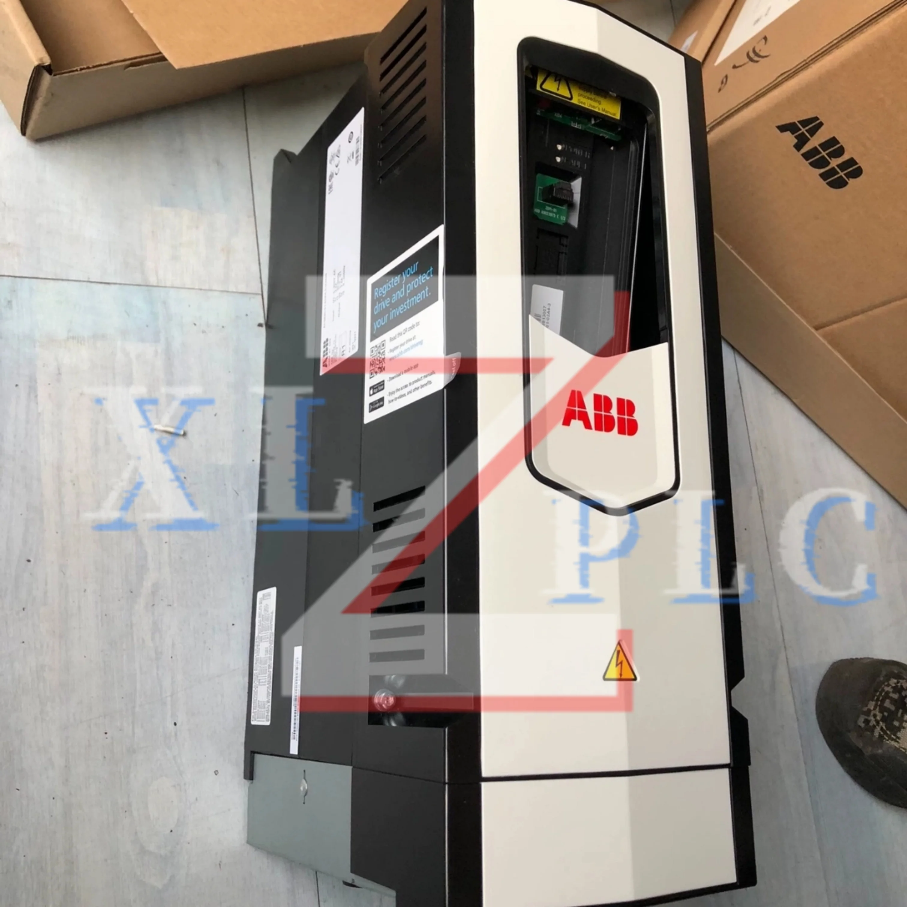 

Frequency converter new in stock ACS880-01-02A4-3 ACS880-01-03A3-3