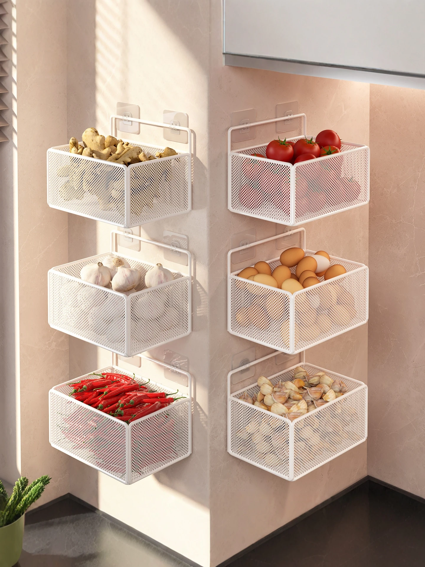 

Многофункциональная настенная кухонная корзина для хранения вещей без перфорации, лука, чеснока, овощей, многослойный органайзер для специй, утюг...