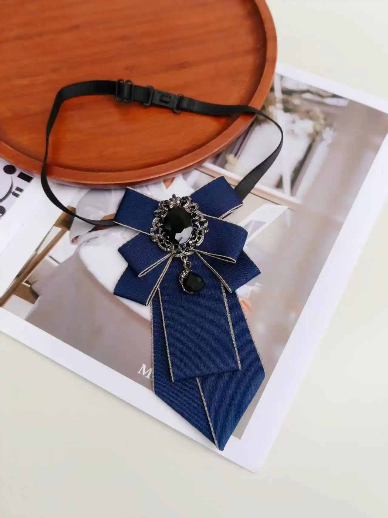 European and American Vintage Court-Style Black Diamond Collar Accessory, Dark Blue Multi-Layered Ribbon with Rhinestone Pendant, Versatile Shirt Collar Decoration for Girls, Students, Commuting, Evening Parties
