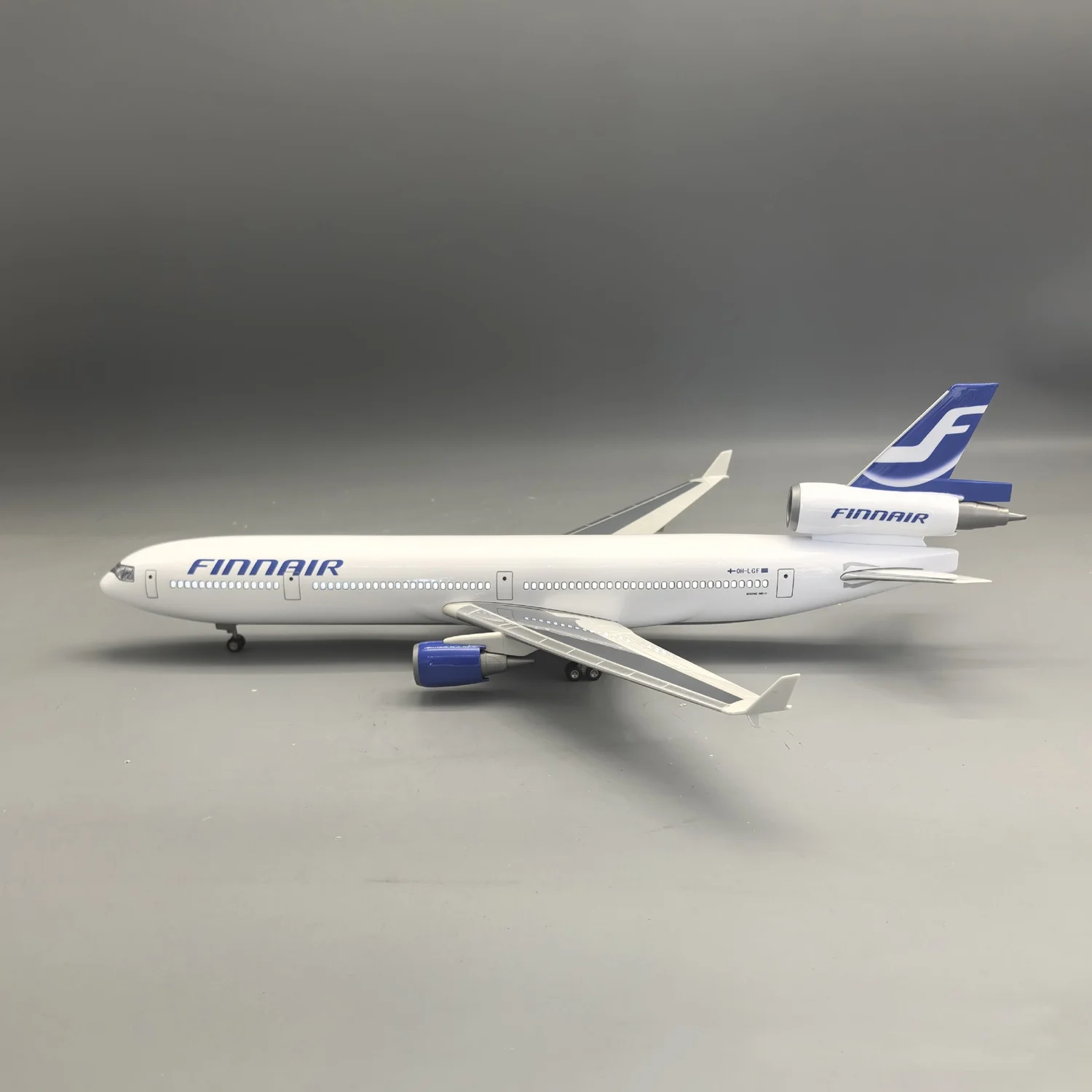 

1/130 Scale Aircraft 47cm Finnair Airways MD11 Toy Airplane Model With Lights & Wheels Resin Diecast Aviation Enthusiasts Gifts