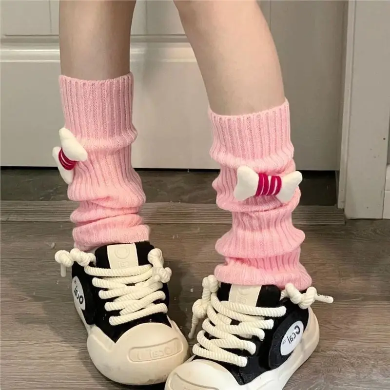 2025 Venta caliente Otoño e Invierno nuevos calcetines de pierna lindos calcetines de estilo universitario tendencia dibujos animados sentido avanzado simplicidad cubierta de pierna