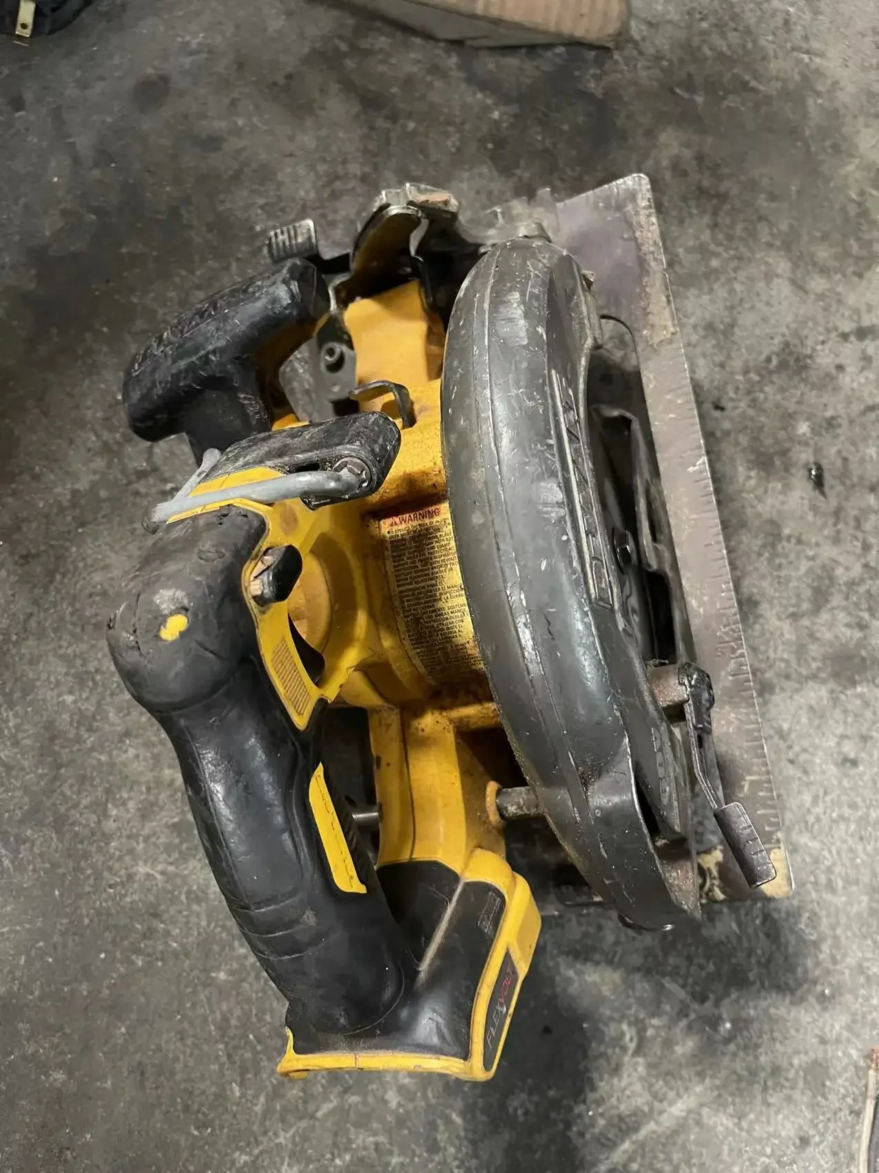 DEWALT DCS575 60V  FLEXVOLT HIGH TORQUE 190MM CIRCULAR SAW  USED (ONLY BODY)