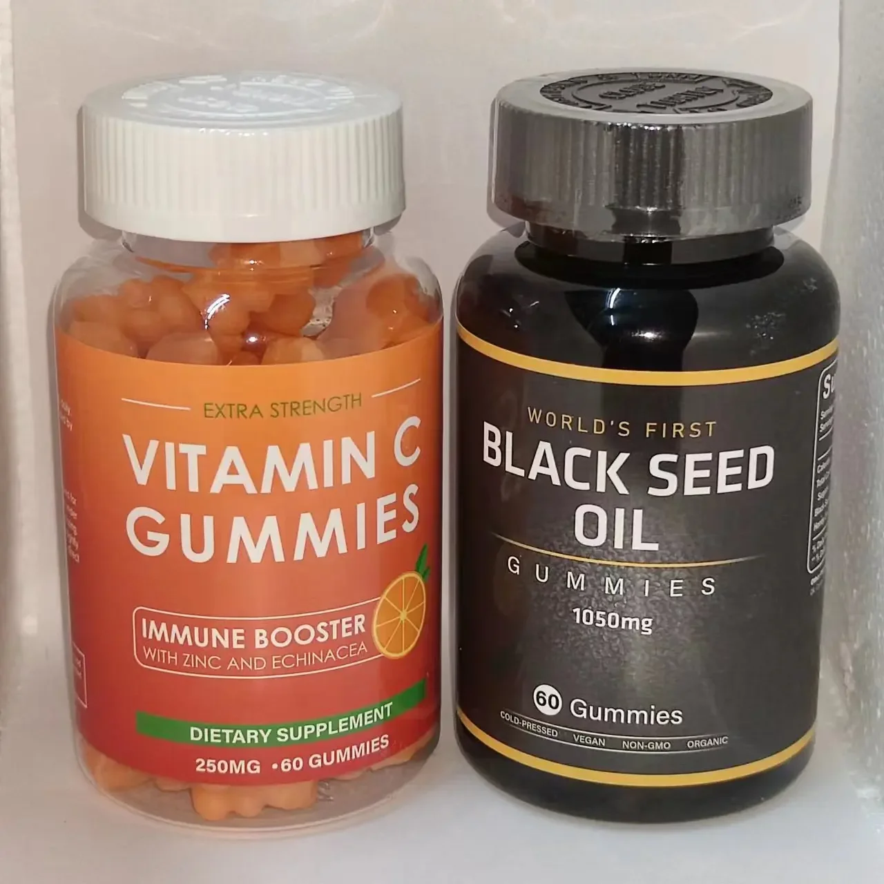 

1 bottle of vitamin C gummies+1 bottle of black seed oil gummies zinc vitamins make hair rich in vitamins healthy