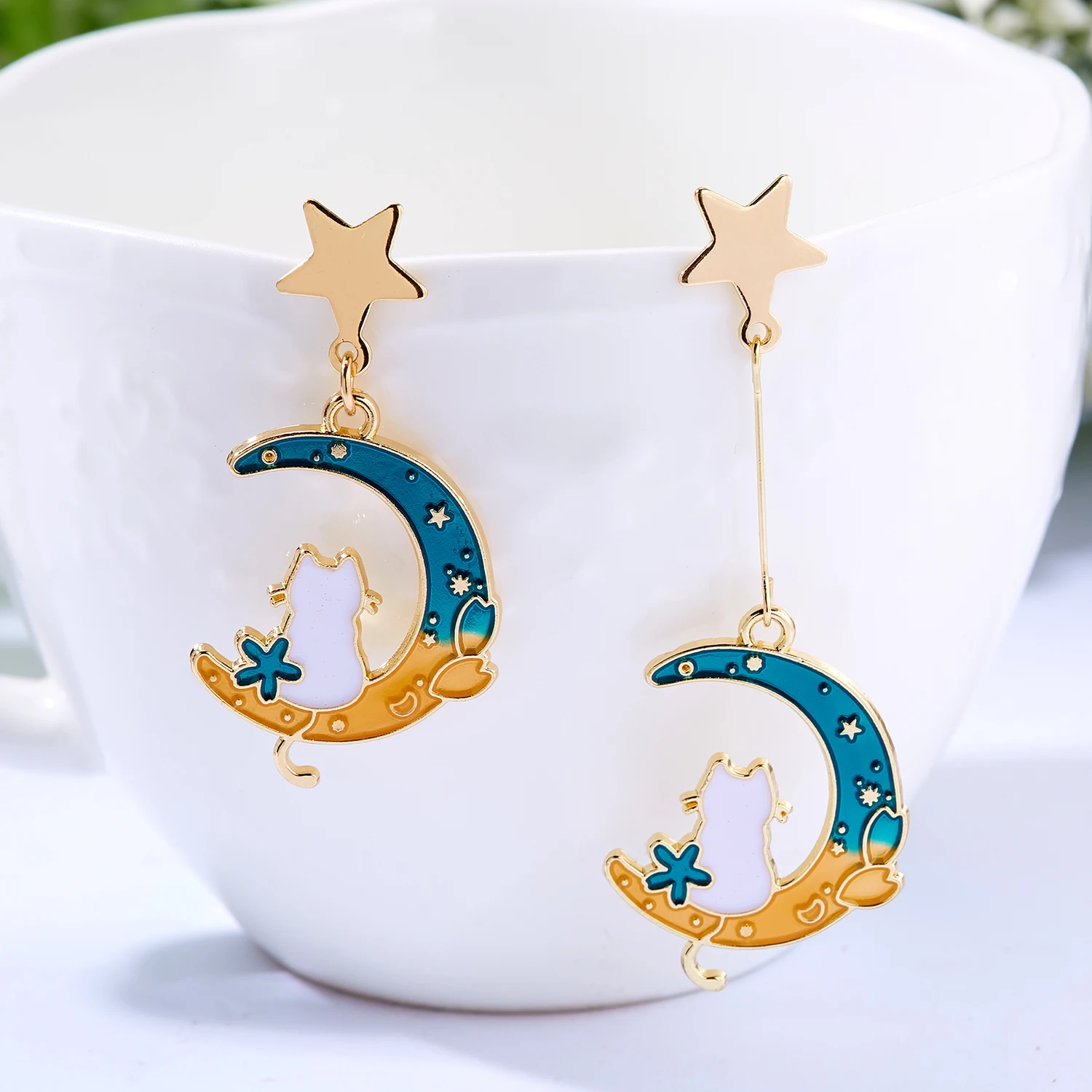 Lovely Sleeping Cat Moon Dangle Earrings For Women Girls Cute Asymmetric Animal Rabbit Fox Kitten Earring Fashion Jewelry Gifts