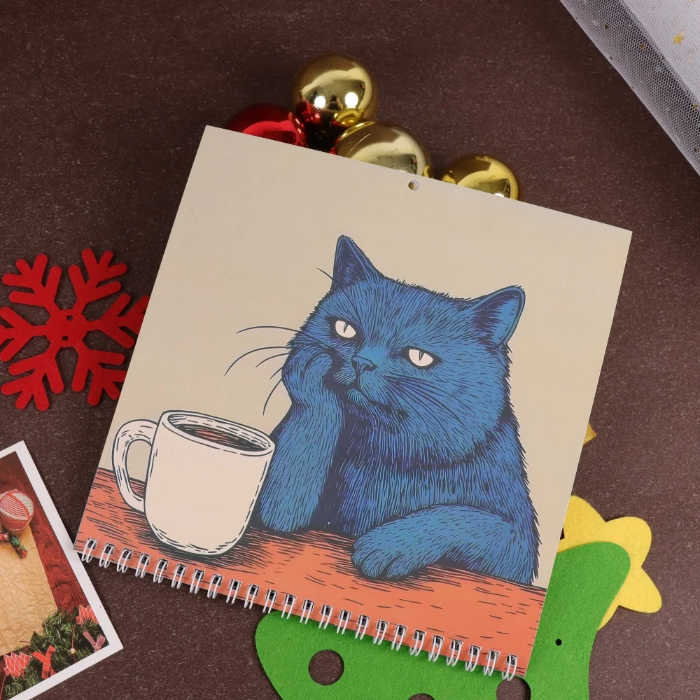 

Настенный календарь с изображением кота на 2026 год | Тематический дизайн книжного магазина и кафе на 12 месяцев с двойным планировщиком ежемесячного/недельника для домашнего декора