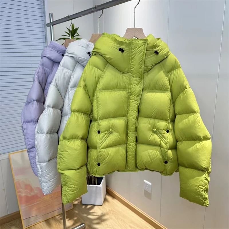 2025 شتاء جديد المرأة سميكة الدافئة الأبيض بطة أسفل مقنعين سترة Y2K جودة عالية موضة نفخة قصيرة سترة منفوخة
