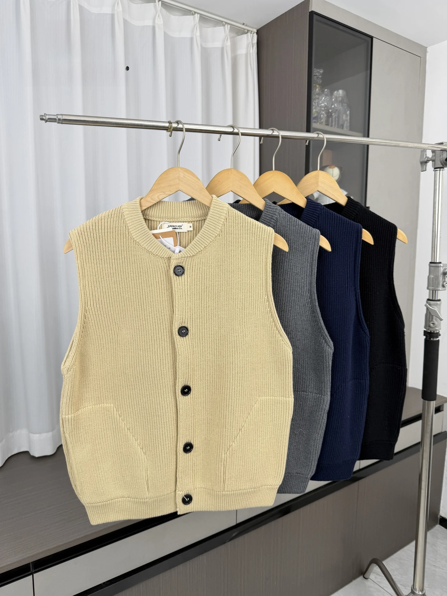 Stylish And Comfortable Men's Knitted Vest Loose Casual Fashionable Cityscape Breathable Regular Length round Neck Pure Color