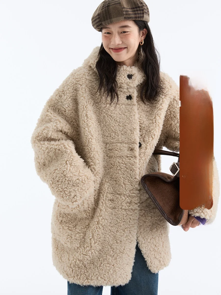 

Теплая меховая куртка Dwind2025: Новая зимняя женская модель с двойной застежкой на пуговицах, из кожи и меха, с капюшоном, приталенный крой