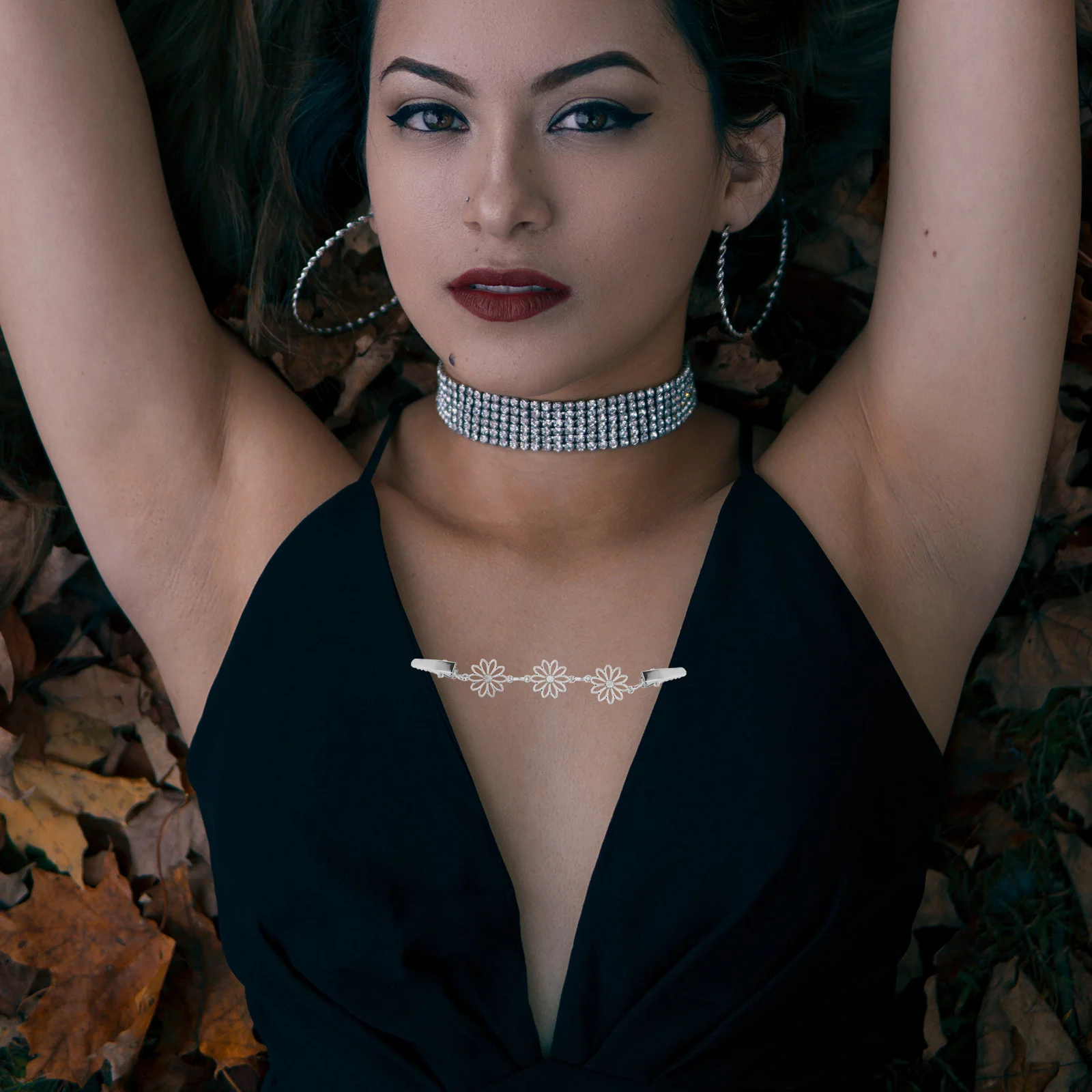 

2Pcs Sweater Clips Vintage Style European Shawl Scarf Cardigan Collar Clips Metal Durable Sweater Clip for Women