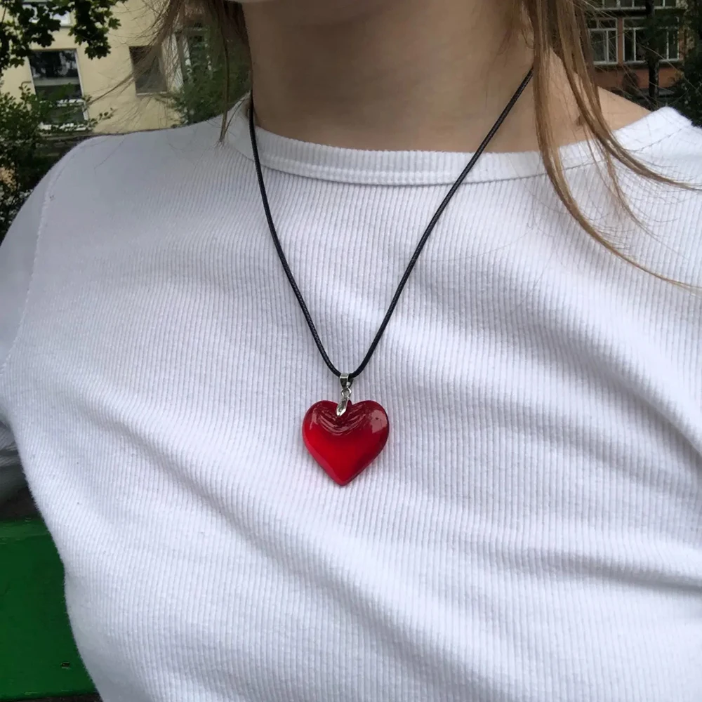 Solid Black Wine Red Glass Crystal Big Heart Y2K Grunge Necklace Puffy Heart Pendant with Black Leather Cord Women Jewelry