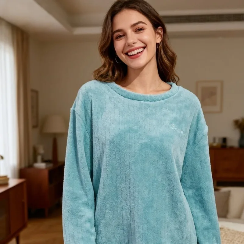 طقم بيجامة نسائي من الصوف المرجاني لخريف وشتاء 2026 طقم ملابس نوم سميك ودافئ مكون من قطعتين طقم مريح وعصري للفتيات #5