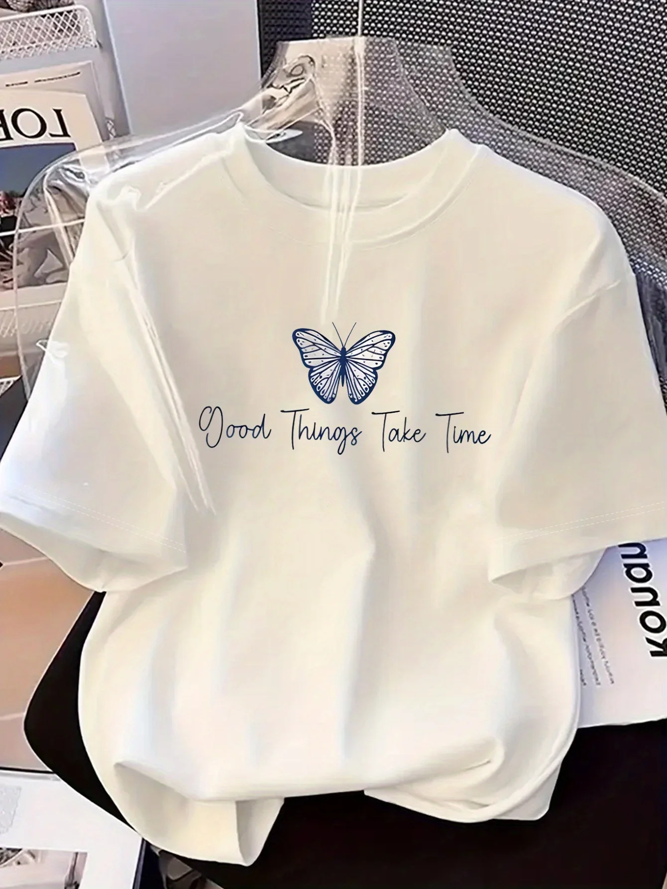 Camiseta de manga corta con cuello redondo y estampado de mariposas para mujer, informal, de verano, ajuste regular, cómoda para el uso diario de las mujeres