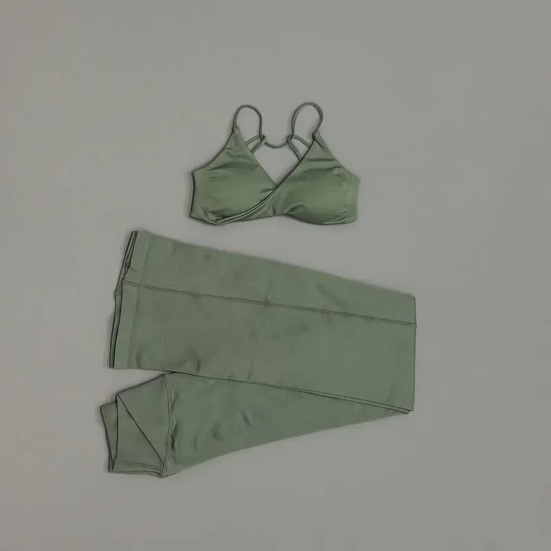 2-teiliges Fitness-Set für Damen: Sport-BH mit Trägern und Yoga-Hose mit überkreuztem Bund, Po-Lifting-Effekt, Bootcut-Leggings für Pilates und Workout – Detail 10