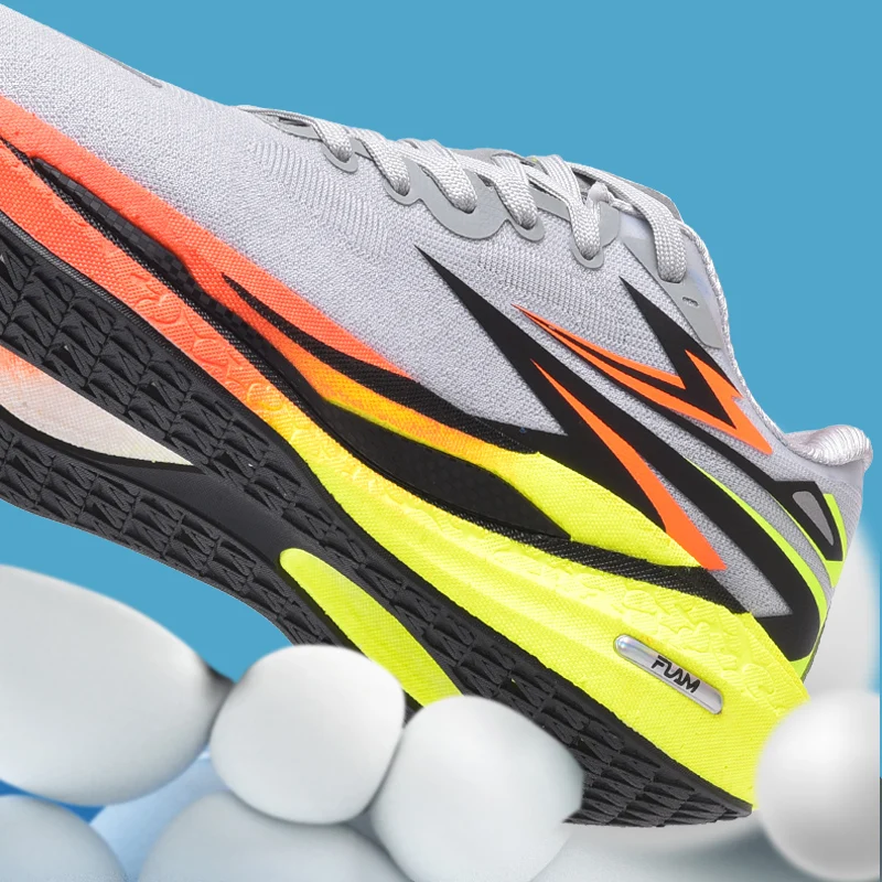 รองเท้าวิ่งผู้ชายระบายอากาศได้ดี น้ำหนักเบา สวมใส่สบาย และทันสมัย เป็นรองเท้ากีฬาลำลองสำหรับผู้หญิง