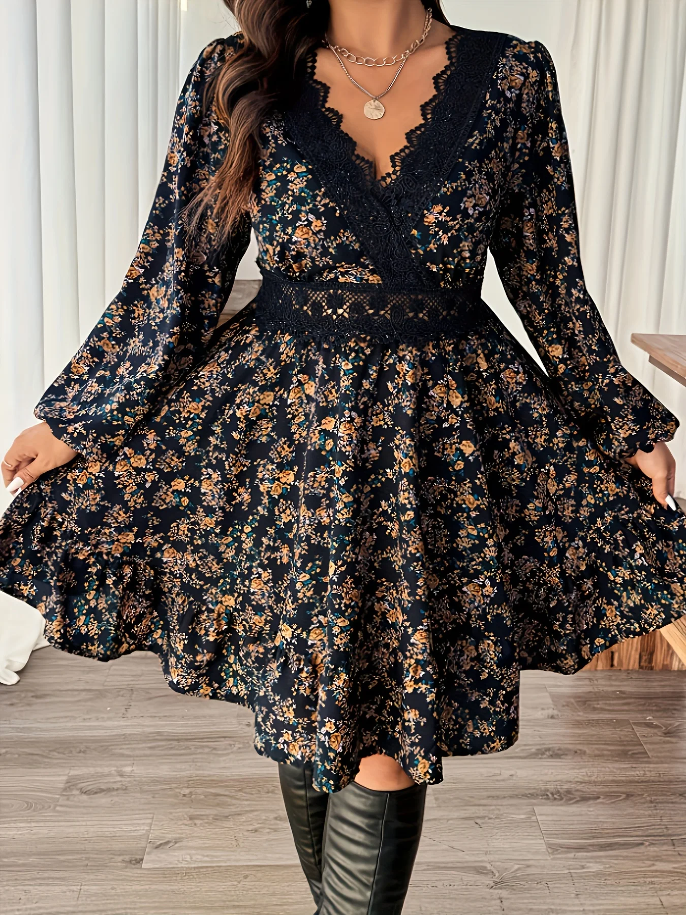 

Платье больших размеров с кружевной отделкой и принтом Элегантное платье миди с V-образным вырезом и пышными рукавами Идеально подходит для повседневной моды и повседневного использования