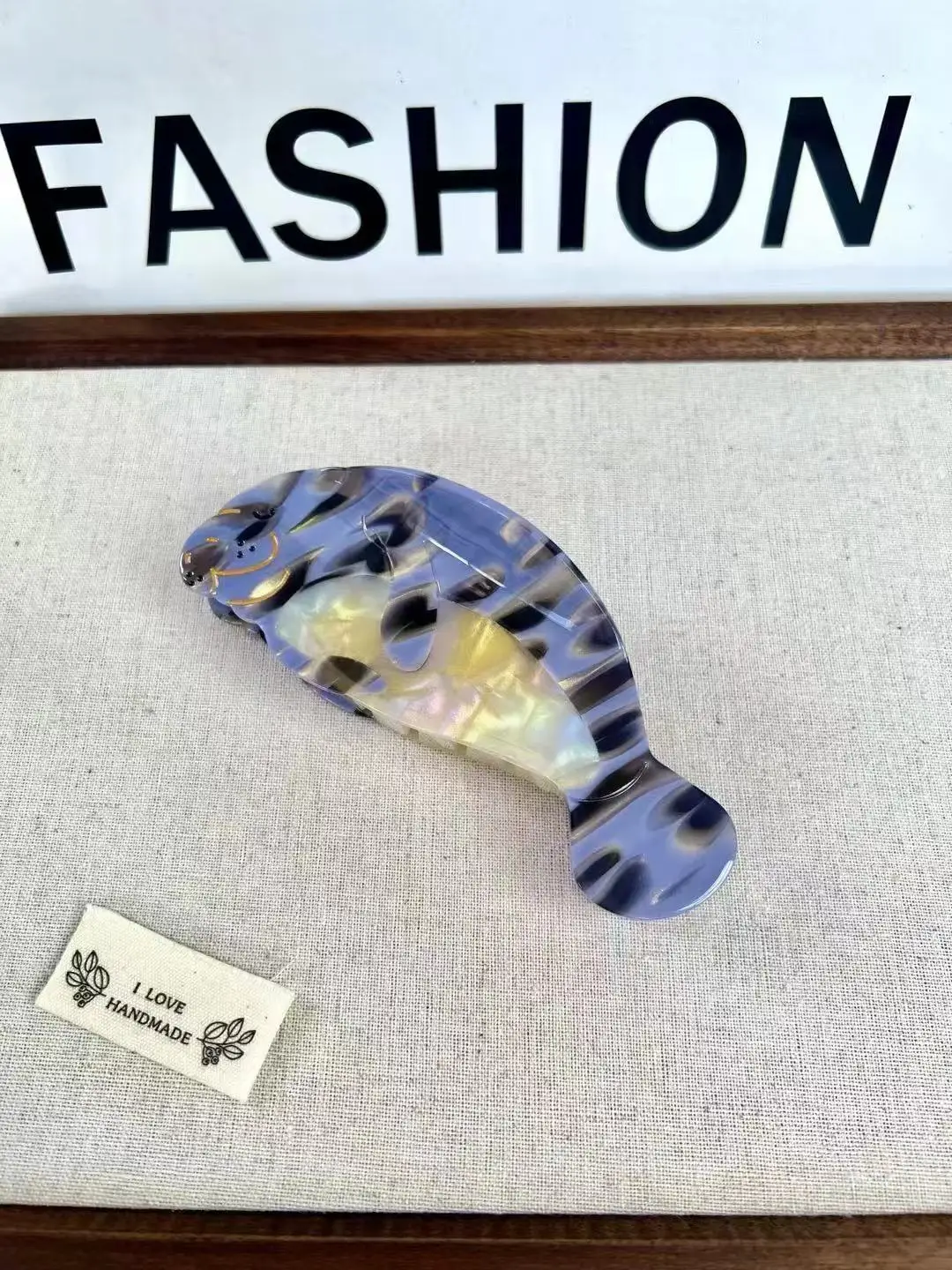 

1 Seal Claw Hair Clip. Unique casual island style. Acetate, handmade. High - quality. Fashion - trendy.