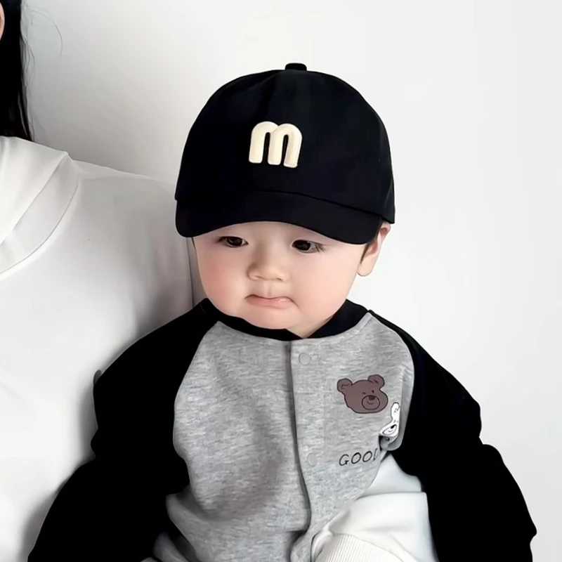 

Adjustable Kids Short Brim Baseball Cap Kpop M-Letter Children Peaked Caps Solid Color Duck Tongue Hat Boys Girls Sun Visors