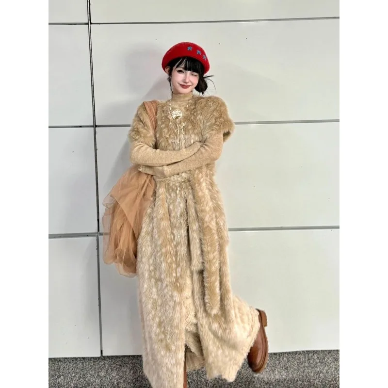 سترة من فراء الجاكار بنمط غزال جديد لشتاء 2025 سترة نسائية شتوية طويلة بدون أكمام خارج مع مشاهير الإنترنت مكدسة #5