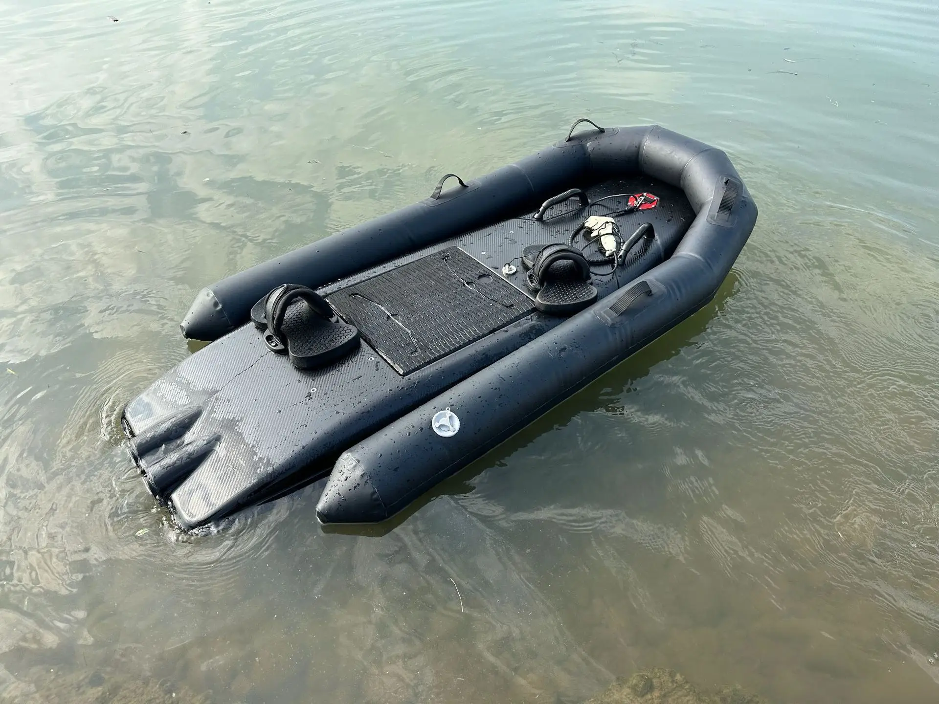 

Electric Surfboard with Inflatable Buoy, Special Stable Airbag Inflatable Buoyancy Ring for Carbon Fiber Power Board