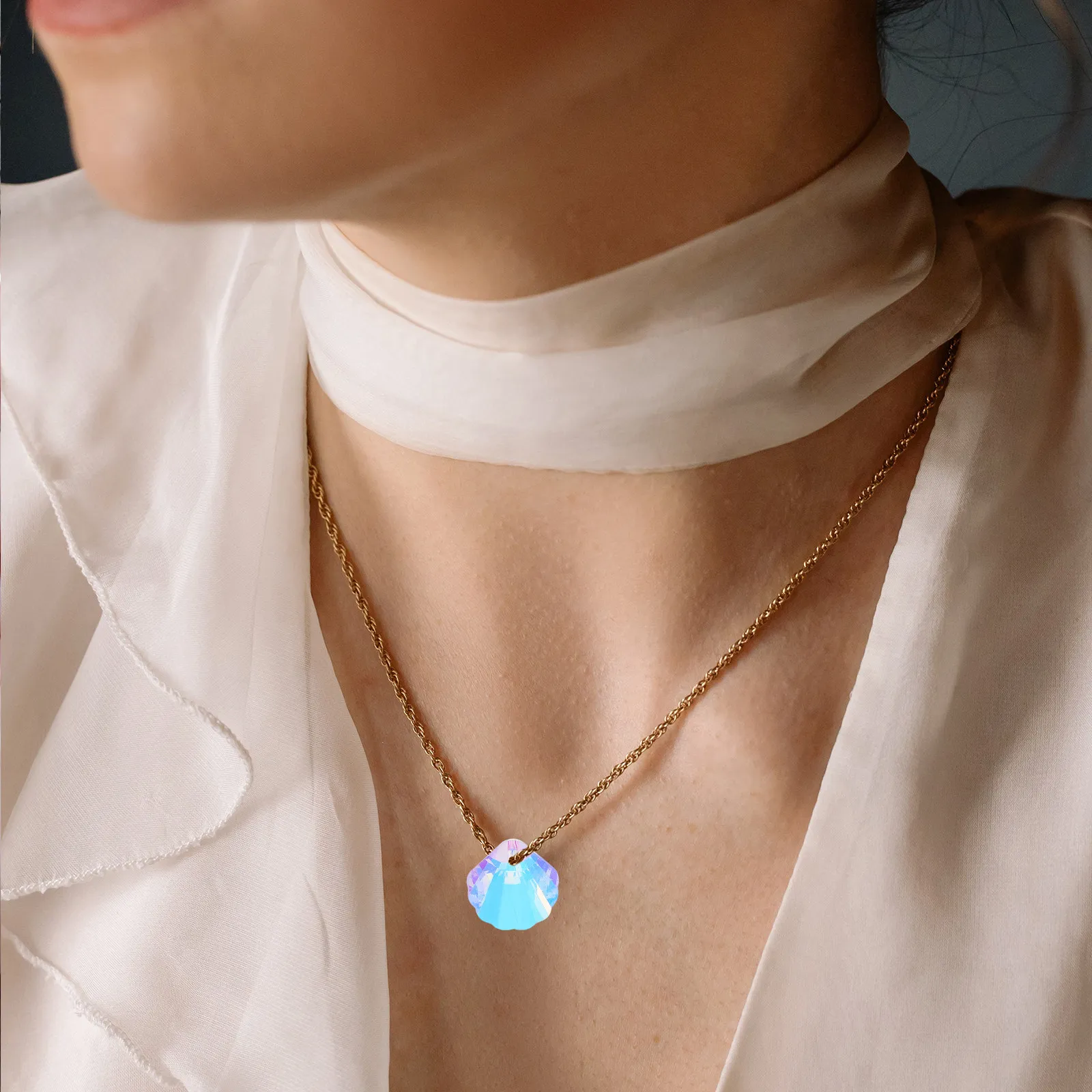 

50 шт. разноцветных бусин в форме ракушки из хрусталя, высокоглянцевые, устойчивые к выцветанию, для изготовления украшений, браслетов, серег, солнечных ловушек