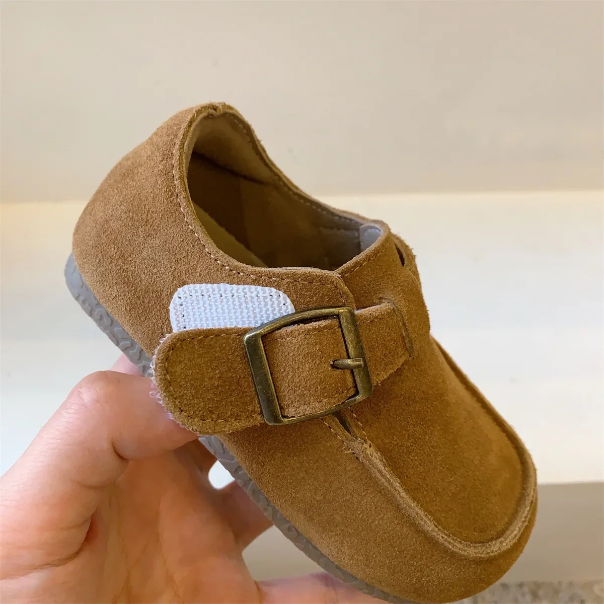 Zapatos planos para niños, zapatos informales con hebilla, punta redonda, estilo británico, versátiles, transpirables, zapatos de gamuza Unisex para niños